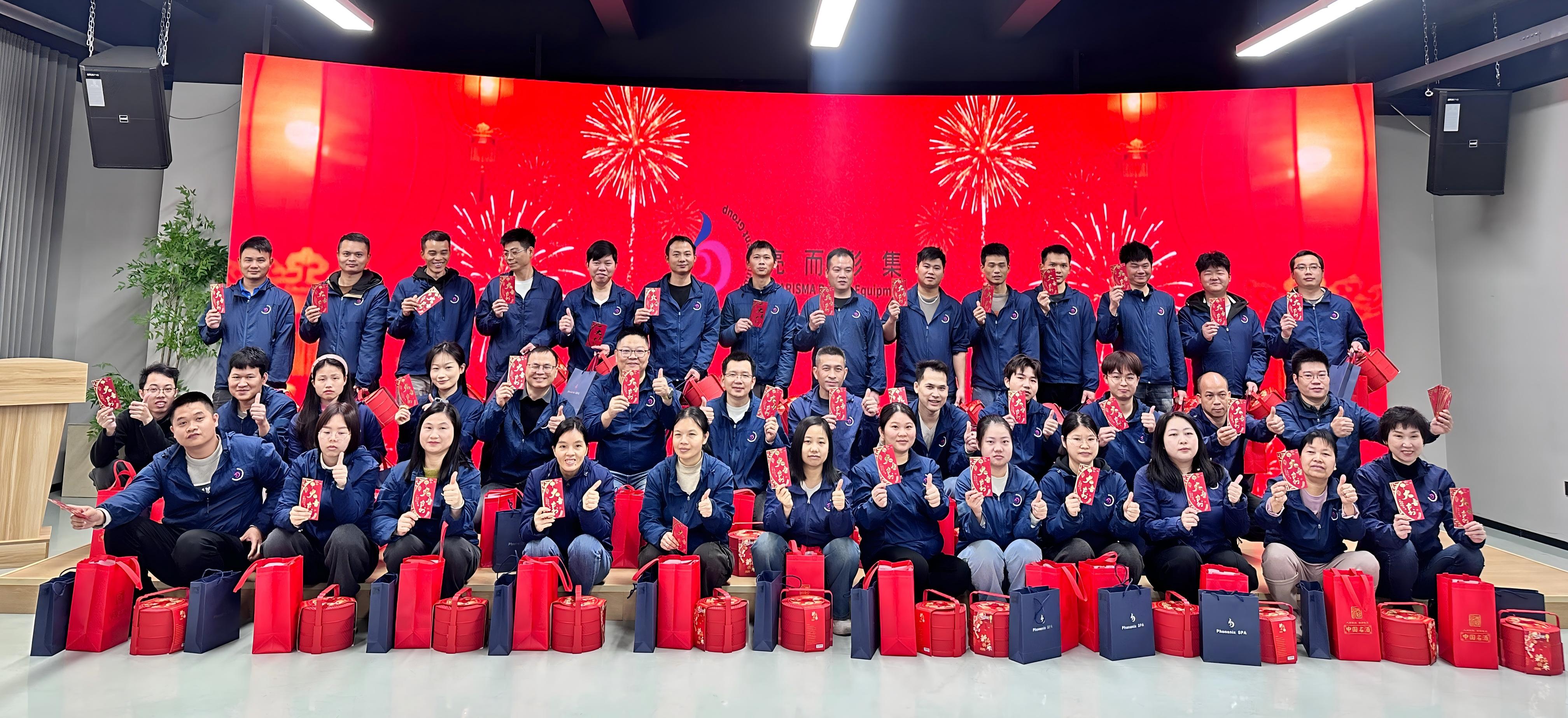亮而彩新年禮盒暖心派送，感謝亮而彩集團各位小伙伴的陪伴